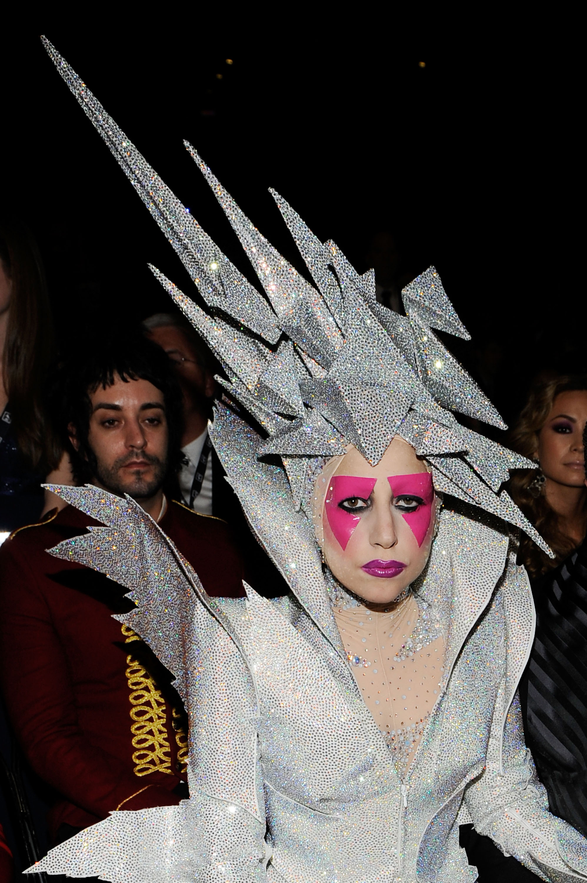 Образы леди гаги. Леди Гага. Леди Гага Наряды. Леди Гага костюмы. Леди Гага головные уборы.